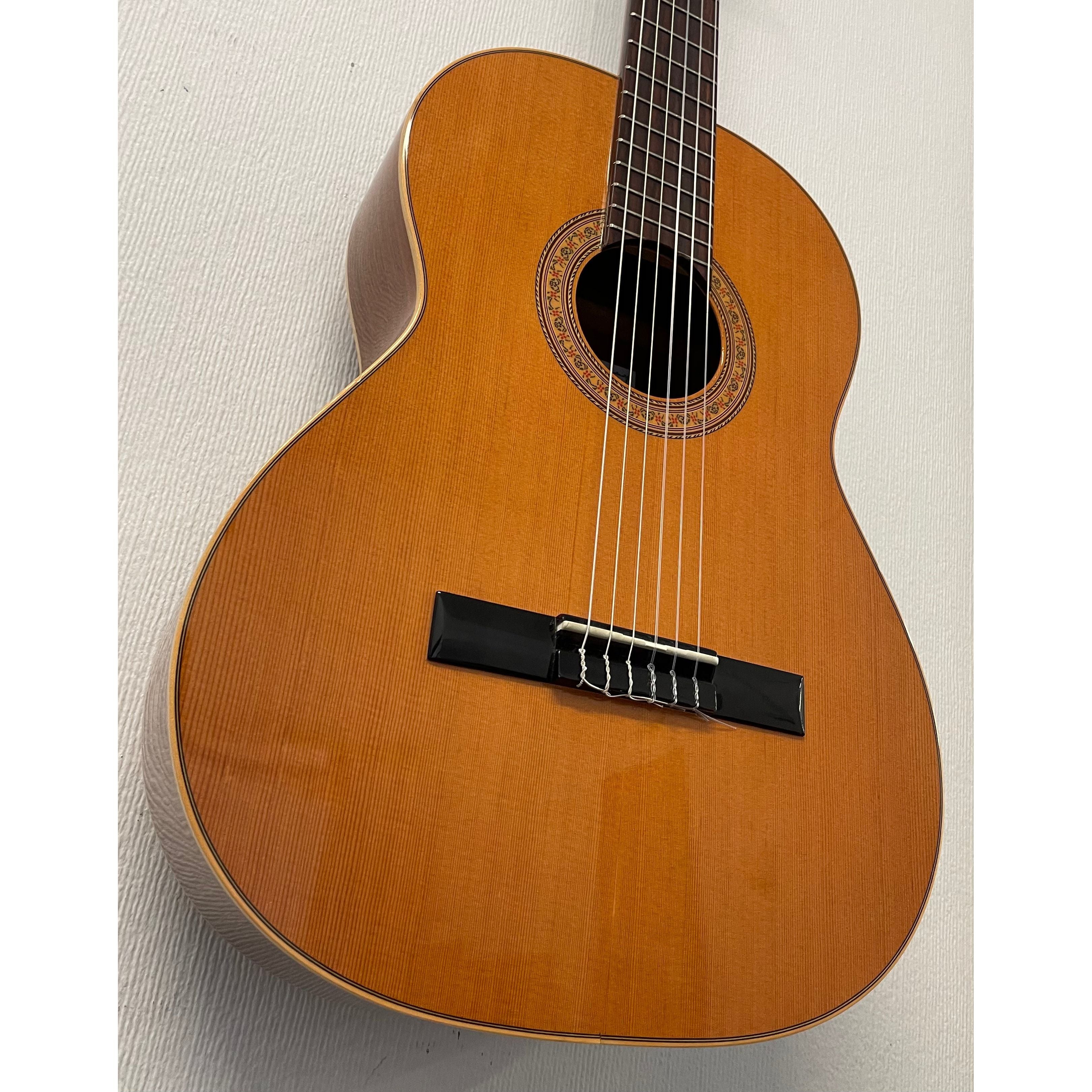 Luthier Music Corp Classical Guitar L.12 in Natural Gloss Finish with Gigbag Pre-Owned