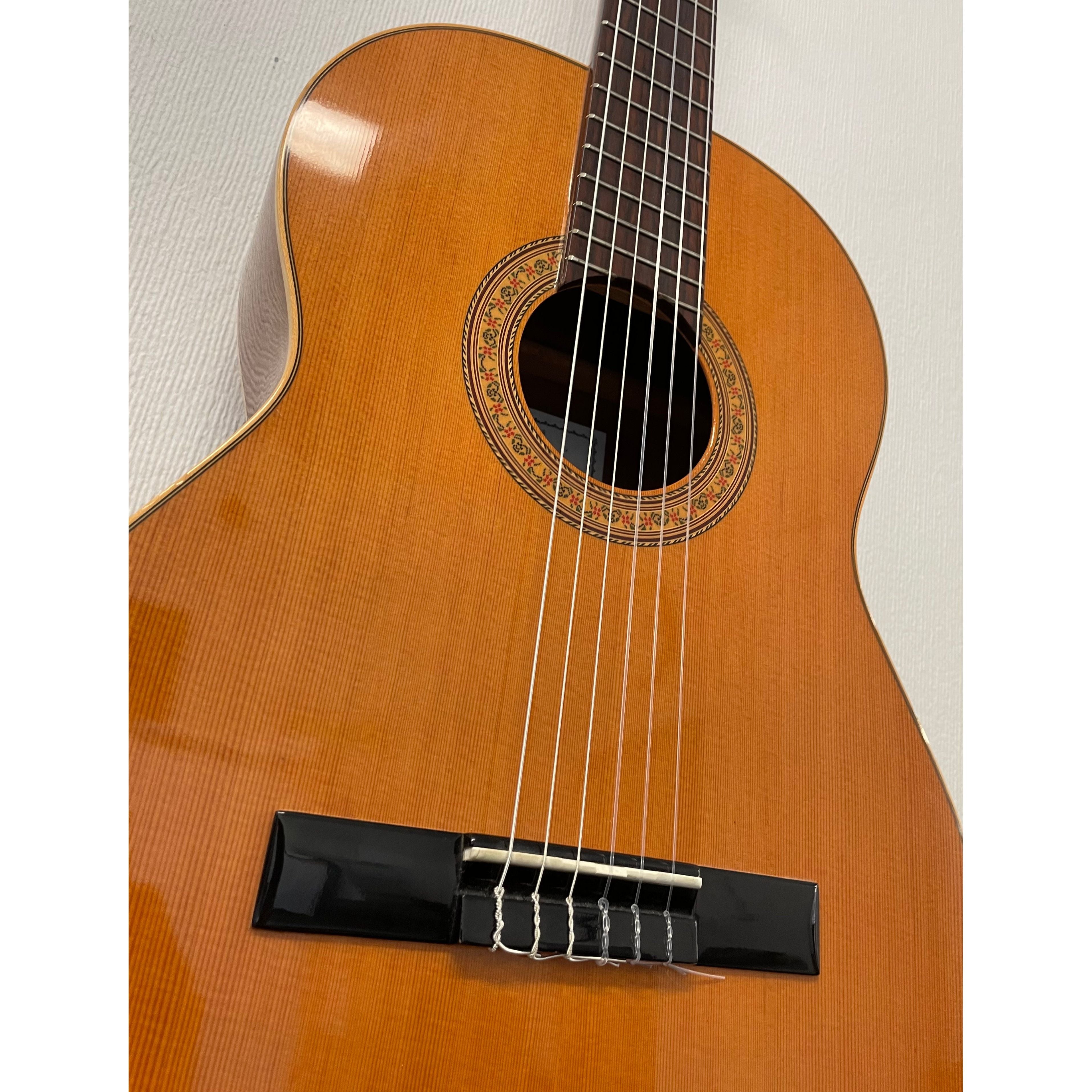 Luthier Music Corp Classical Guitar L.12 in Natural Gloss Finish with Gigbag Pre-Owned