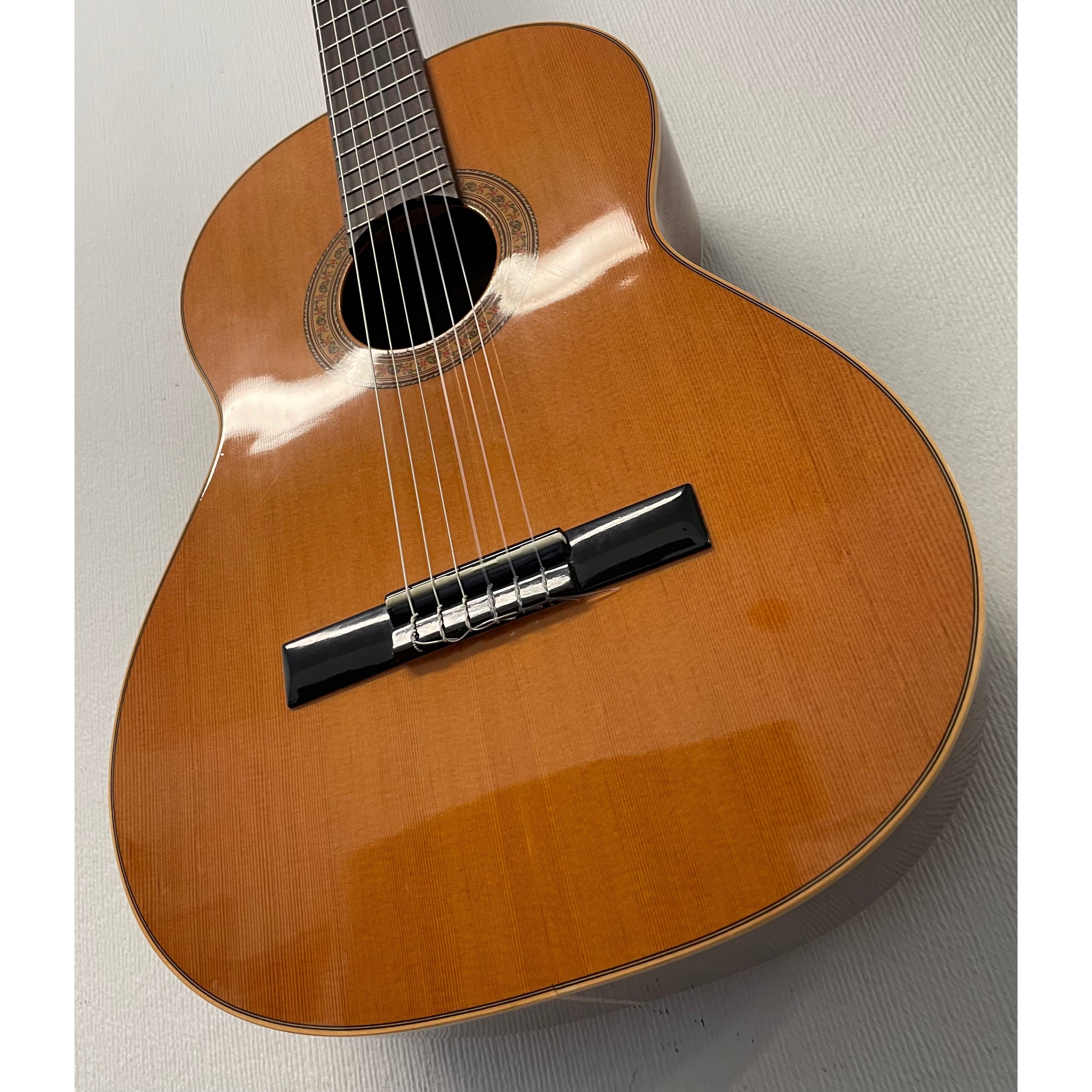 Luthier Music Corp Classical Guitar L.12 in Natural Gloss Finish with Gigbag Pre-Owned