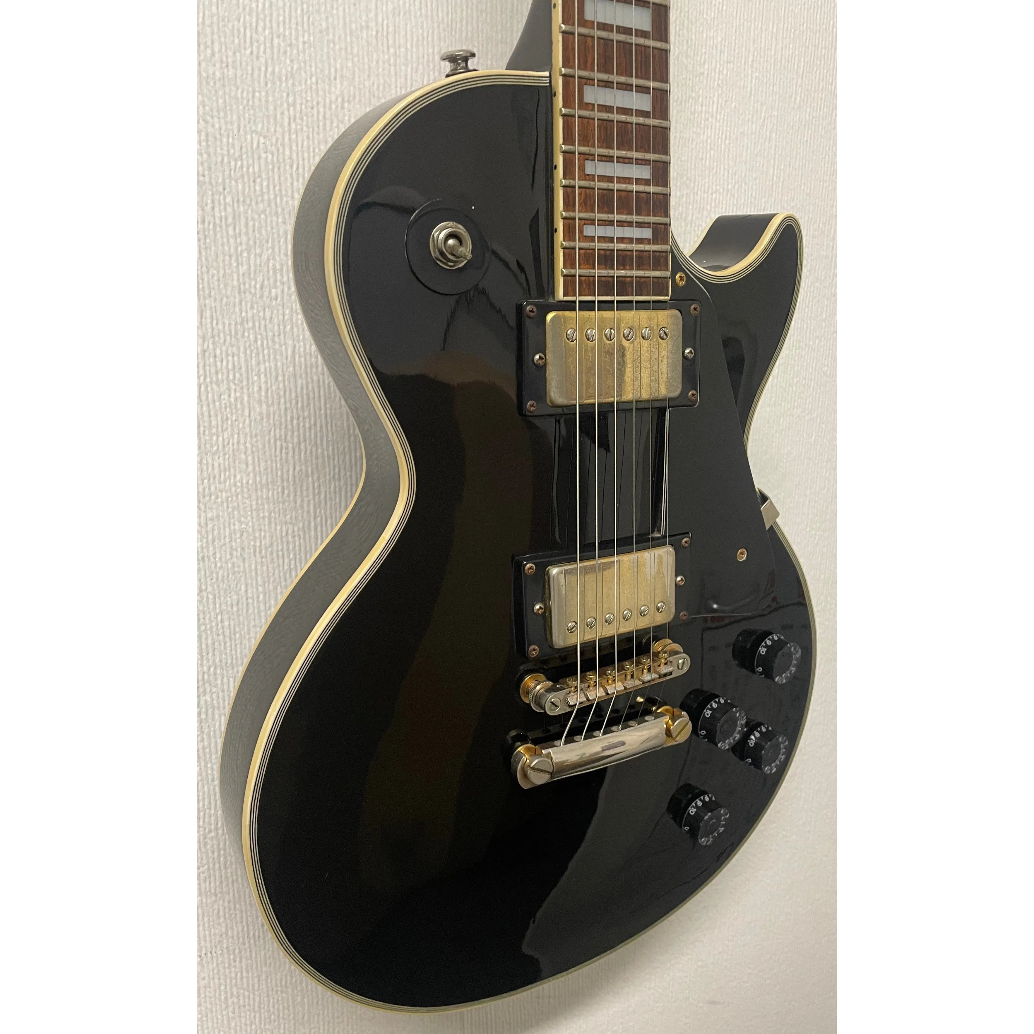 Epiphone Les Paul Electric Guitar in Black Pre-Owned