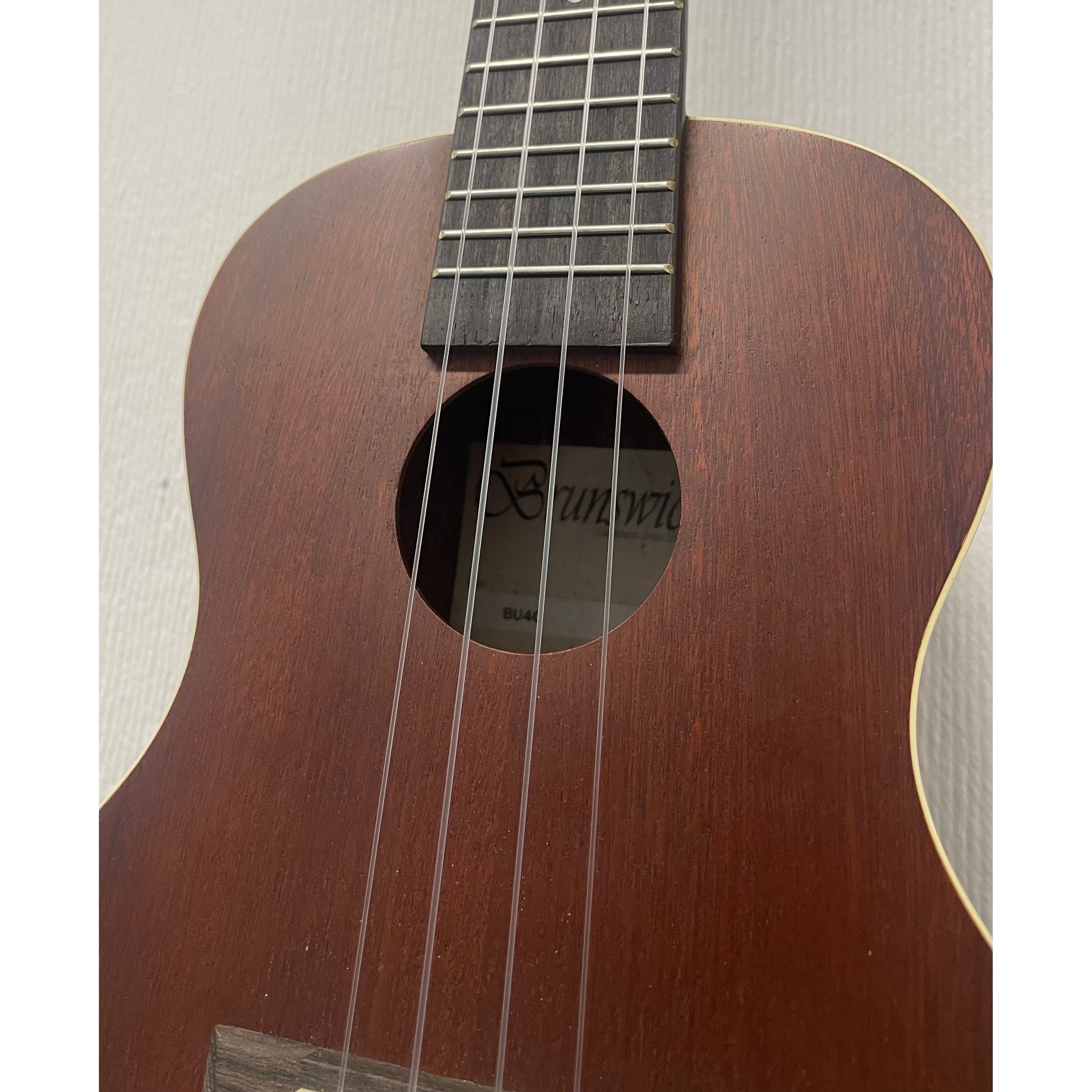 Brunswick Concert Ukulele in Mahogany BU4C with Watermelon Gigbag Pre-Owned