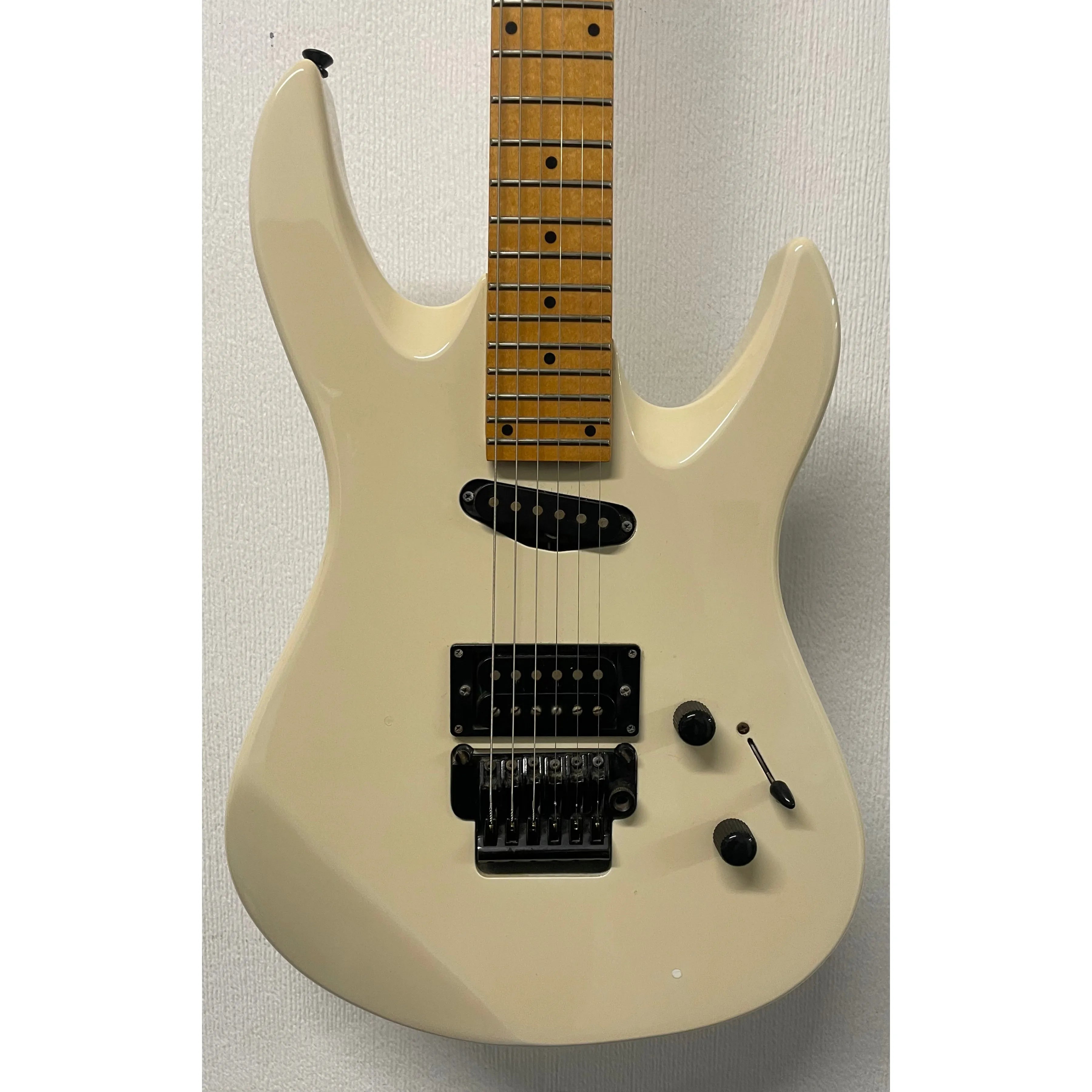 Yamaha RGZ 211M Electric Guitar with Damaged Lock-in Tremelo System Pre-Owned