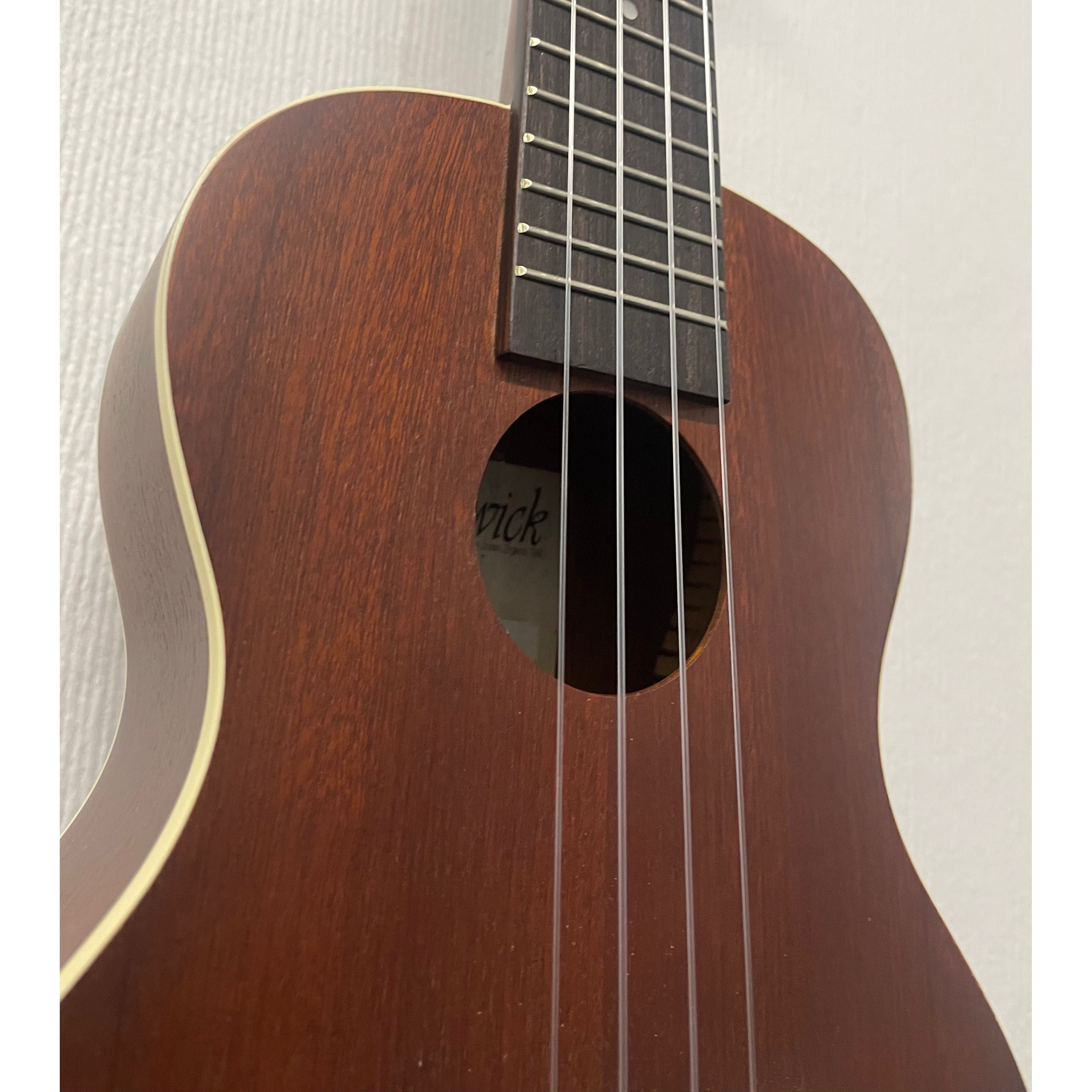 Brunswick Concert Ukulele in Mahogany BU4C with Watermelon Gigbag Pre-Owned