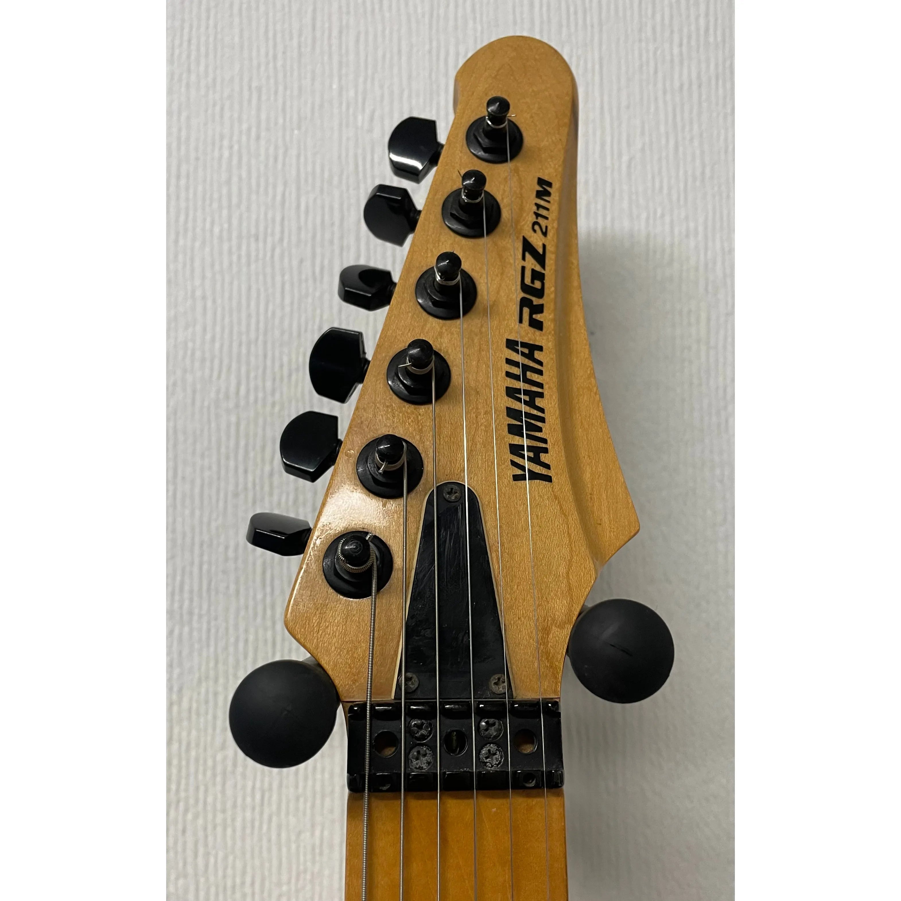 Yamaha RGZ 211M Electric Guitar with Damaged Lock-in Tremelo System Pre-Owned