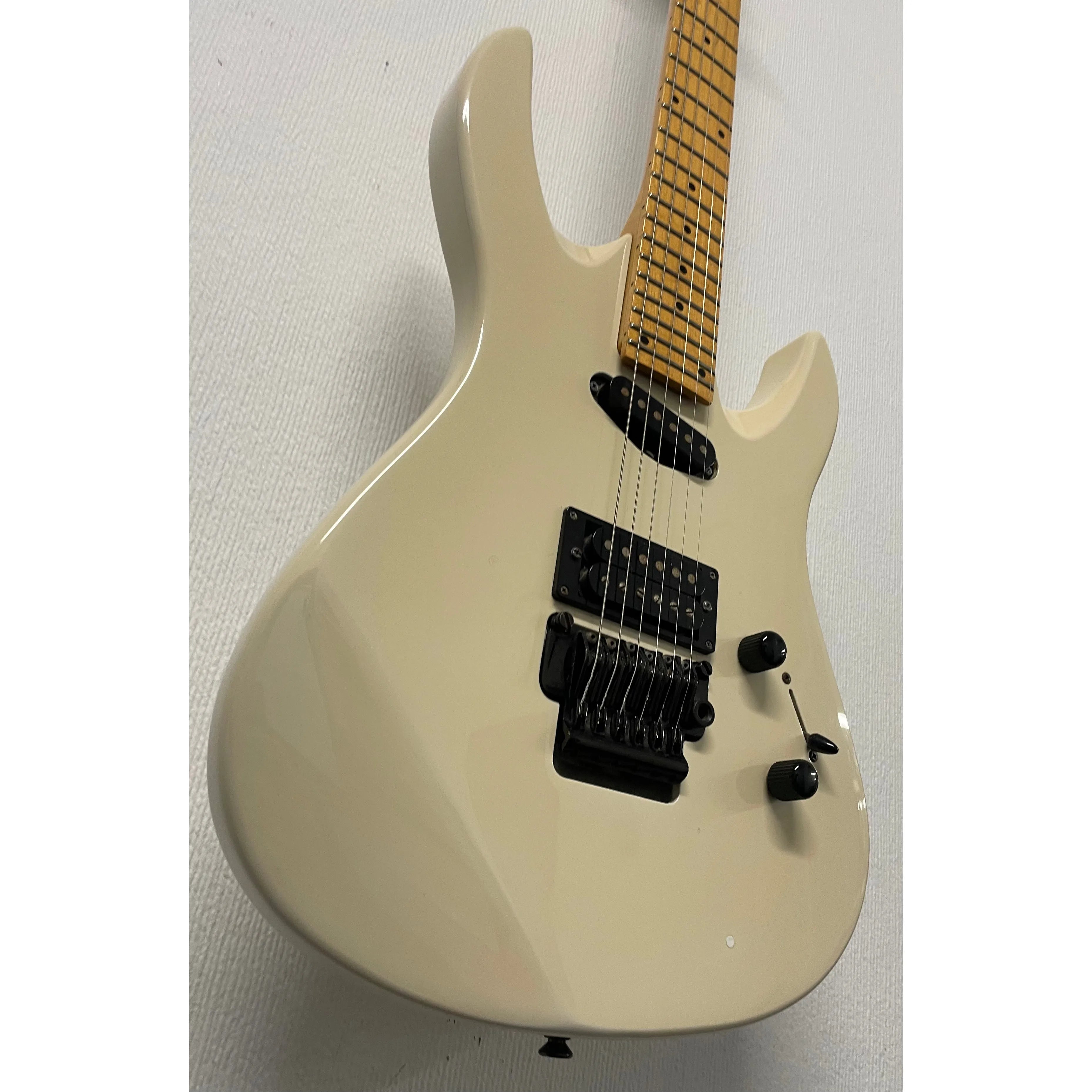 Yamaha RGZ 211M Electric Guitar with Damaged Lock-in Tremelo System Pre-Owned