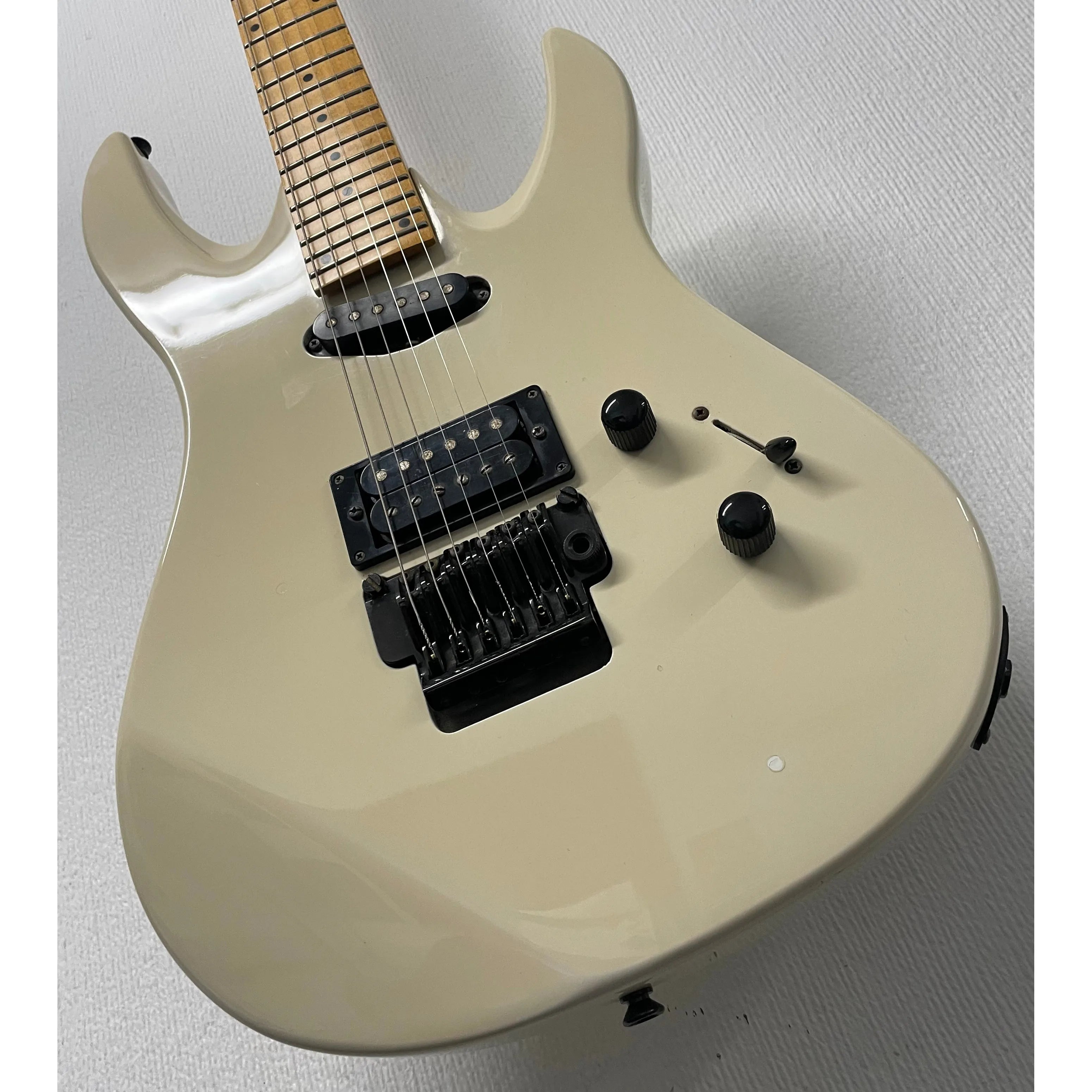 Yamaha RGZ 211M Electric Guitar with Damaged Lock-in Tremelo System Pre-Owned