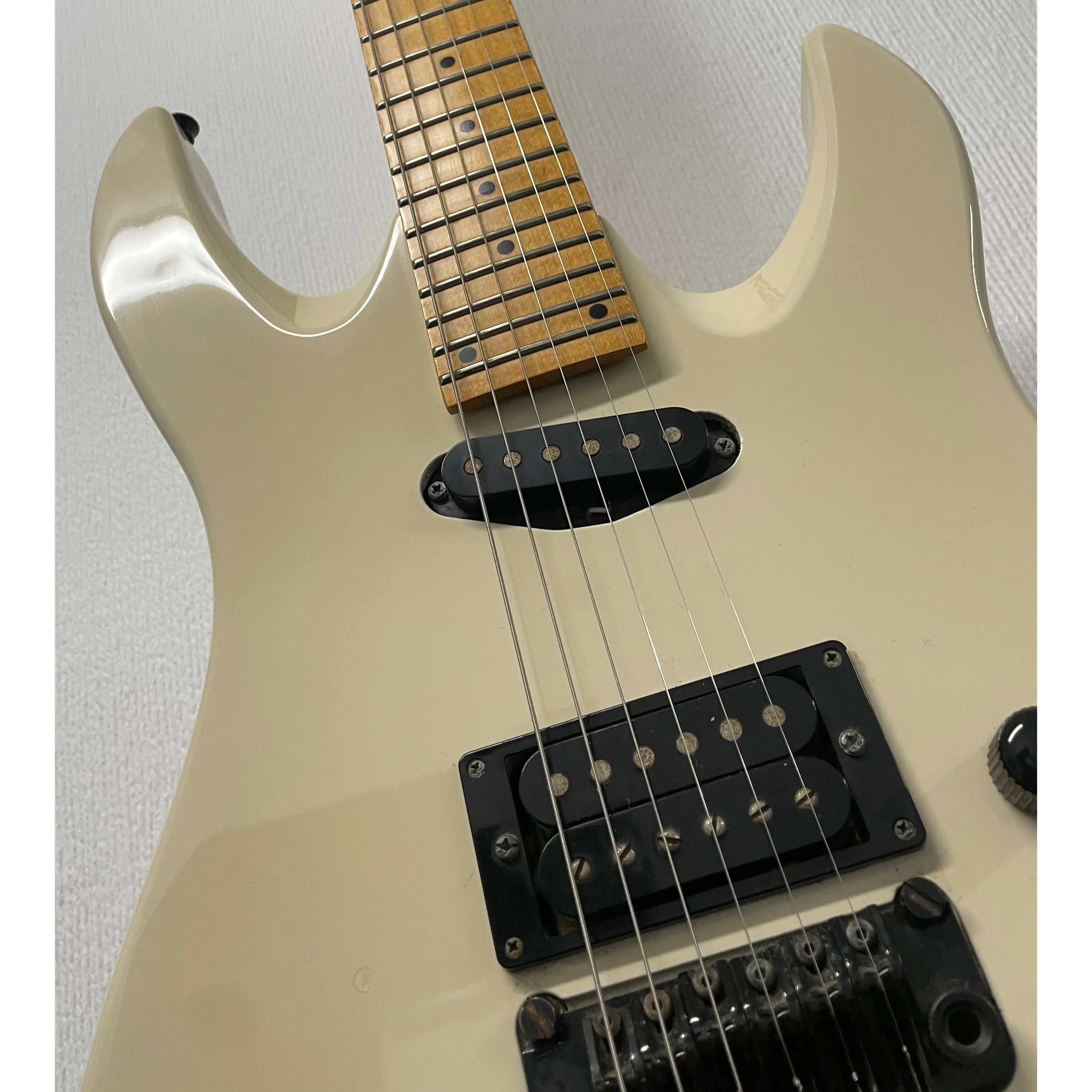 Yamaha RGZ 211M Electric Guitar with Damaged Lock-in Tremelo System Pre-Owned