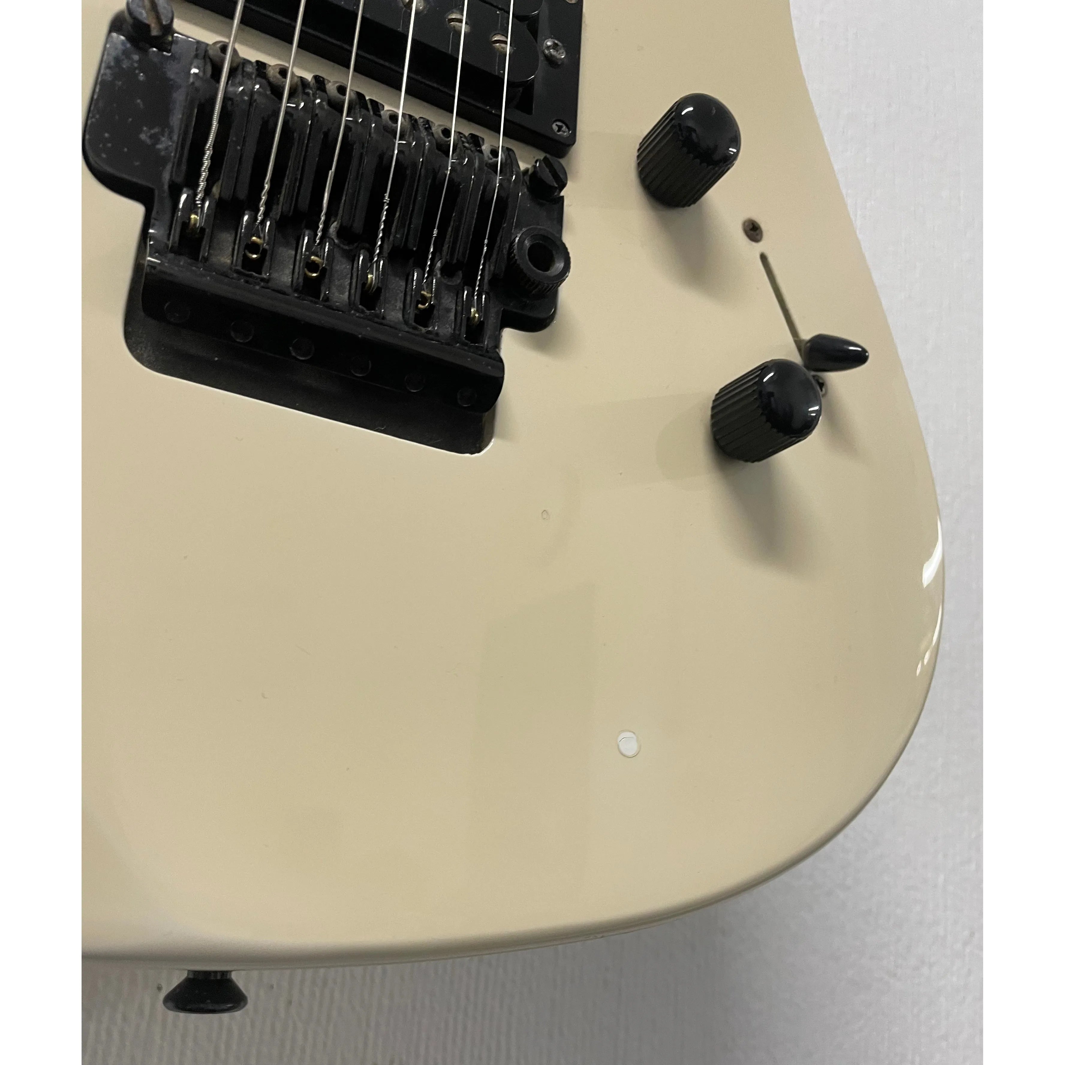 Yamaha RGZ 211M Electric Guitar with Damaged Lock-in Tremelo System Pre-Owned