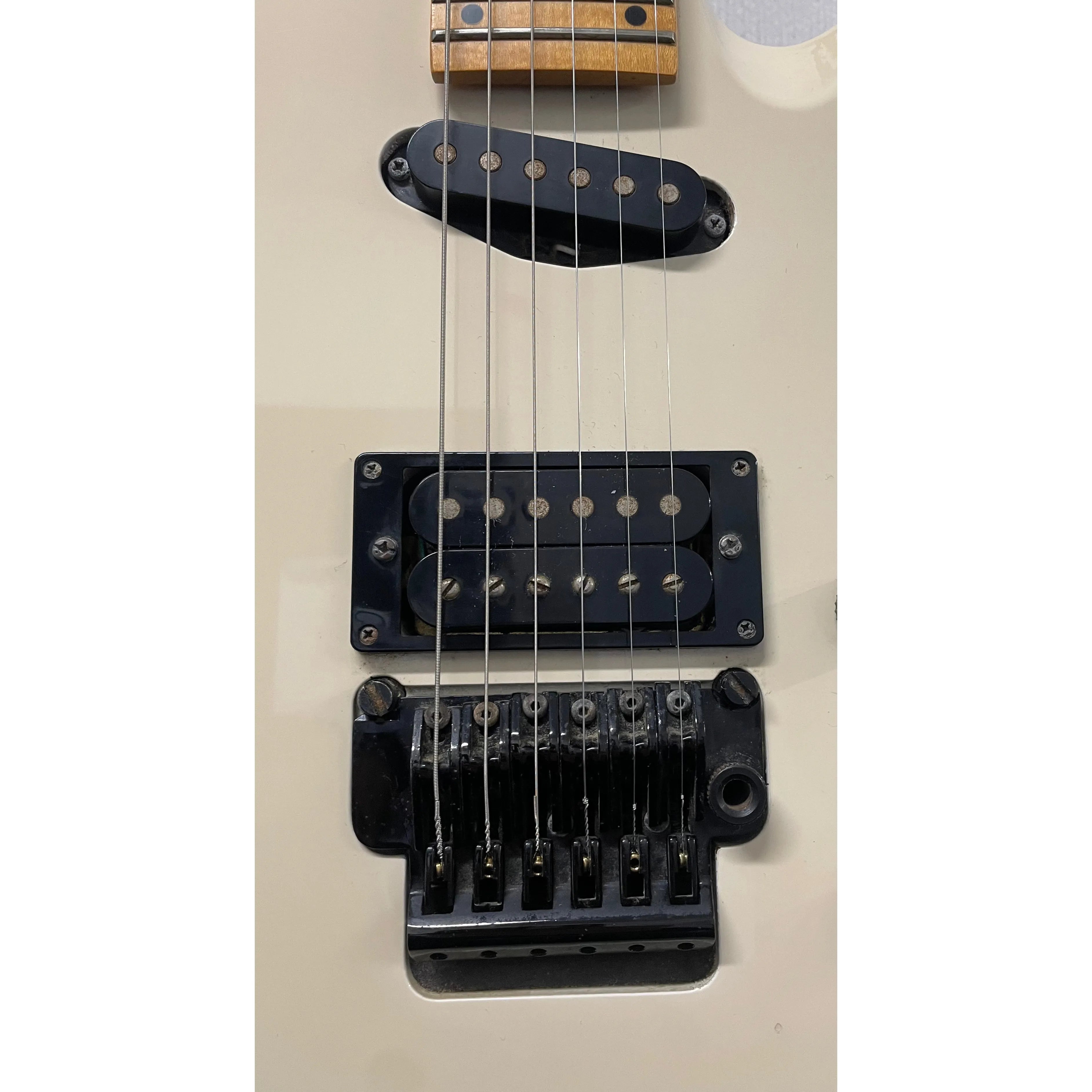 Yamaha RGZ 211M Electric Guitar with Damaged Lock-in Tremelo System Pre-Owned