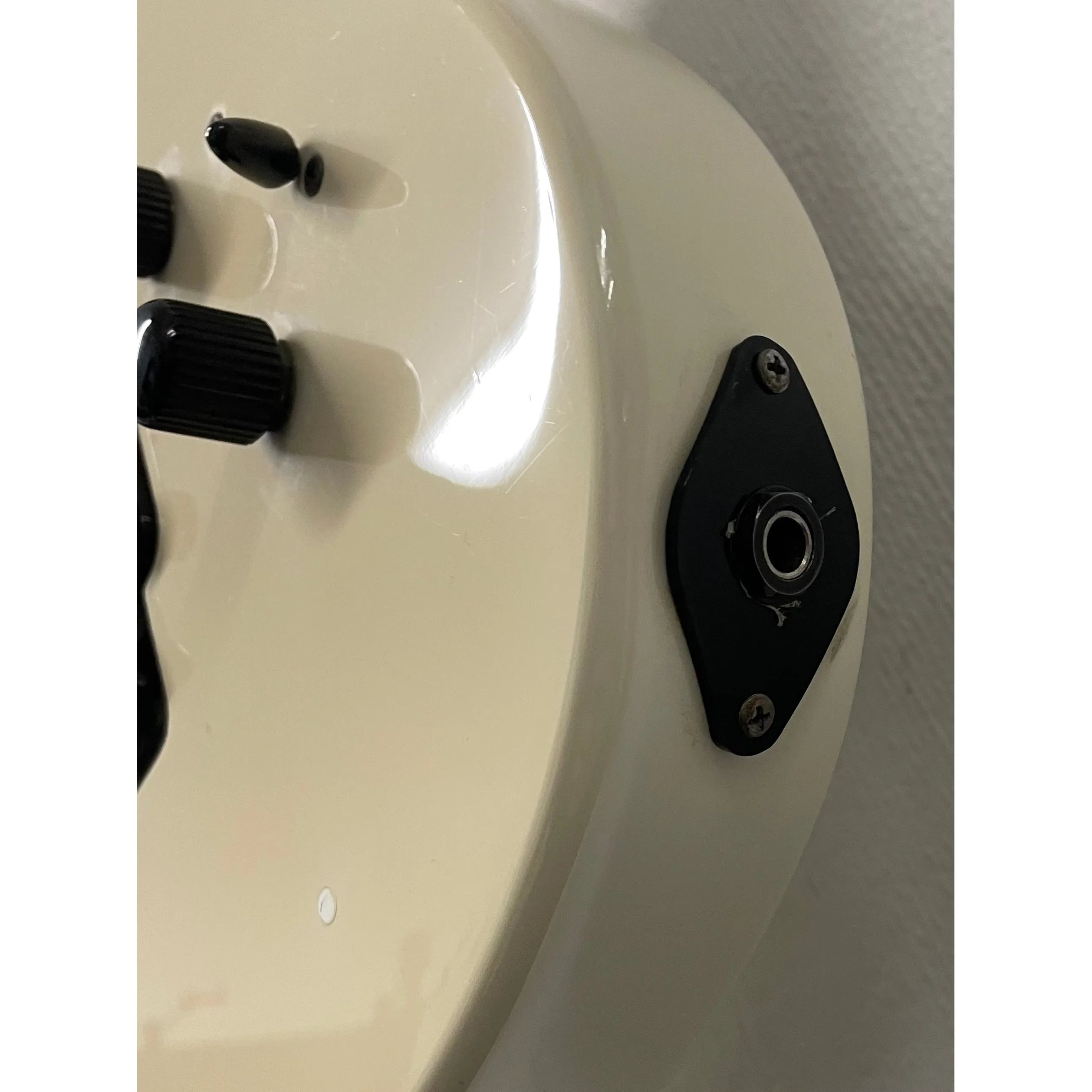 Yamaha RGZ 211M Electric Guitar with Damaged Lock-in Tremelo System Pre-Owned