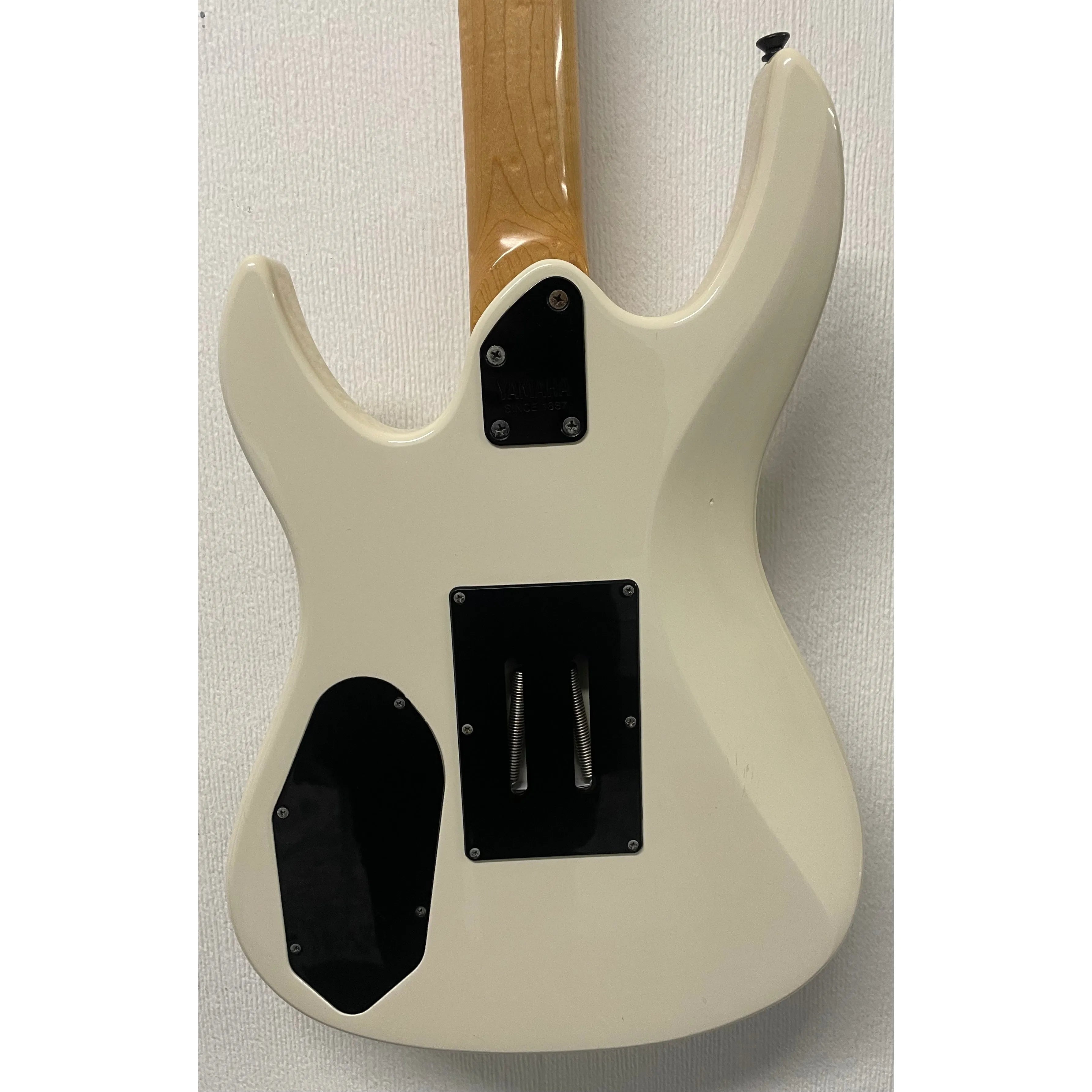 Yamaha RGZ 211M Electric Guitar with Damaged Lock-in Tremelo System Pre-Owned