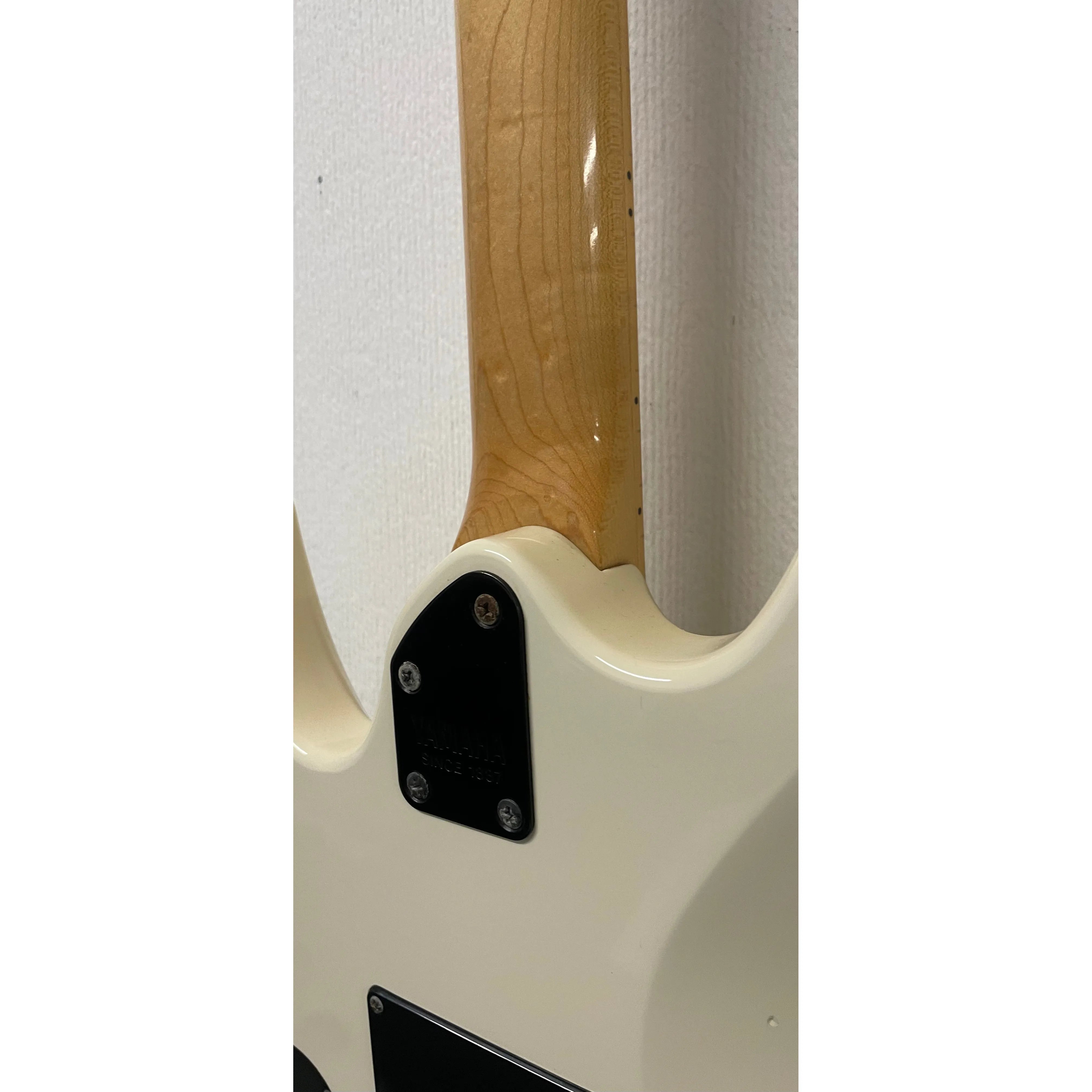 Yamaha RGZ 211M Electric Guitar with Damaged Lock-in Tremelo System Pre-Owned