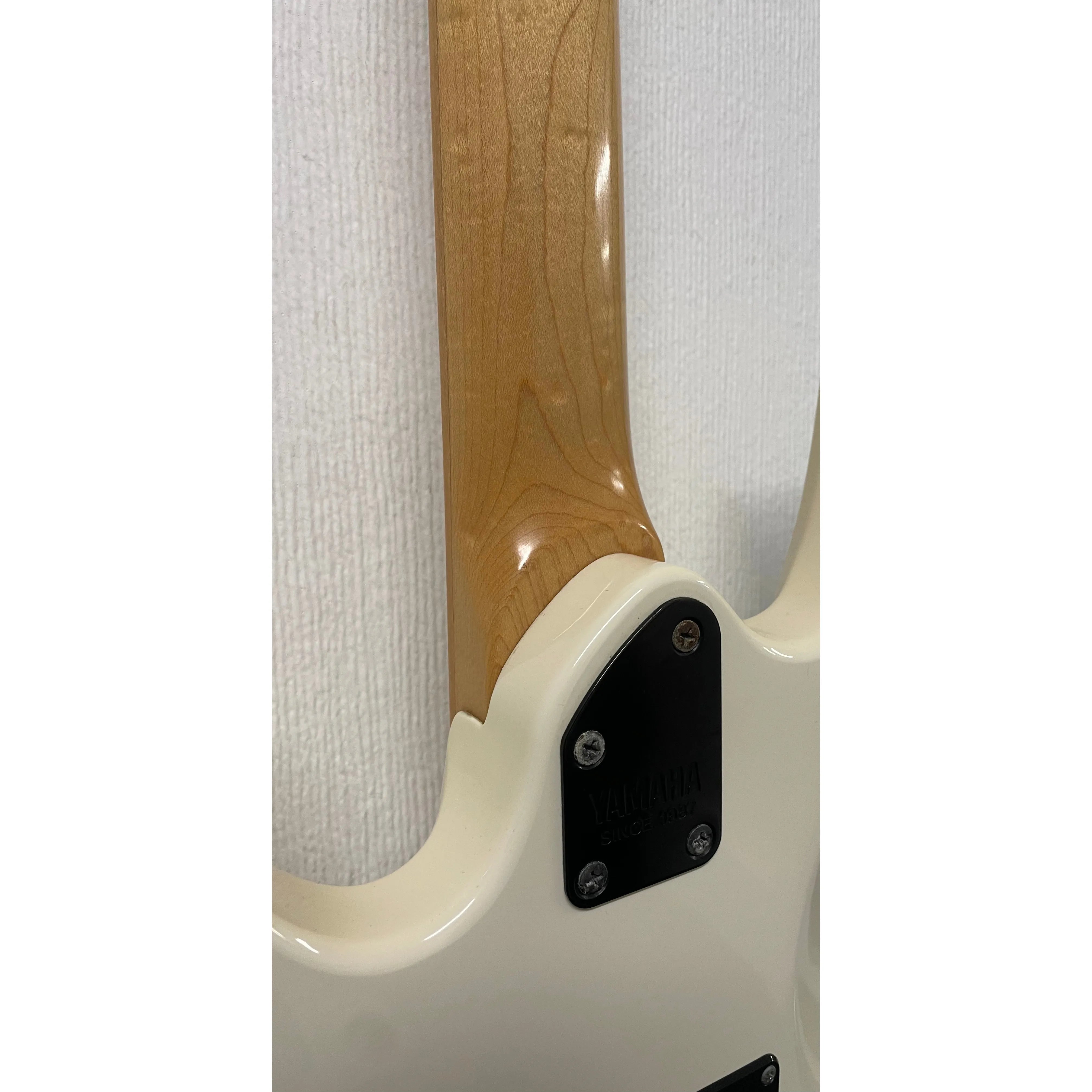 Yamaha RGZ 211M Electric Guitar with Damaged Lock-in Tremelo System Pre-Owned