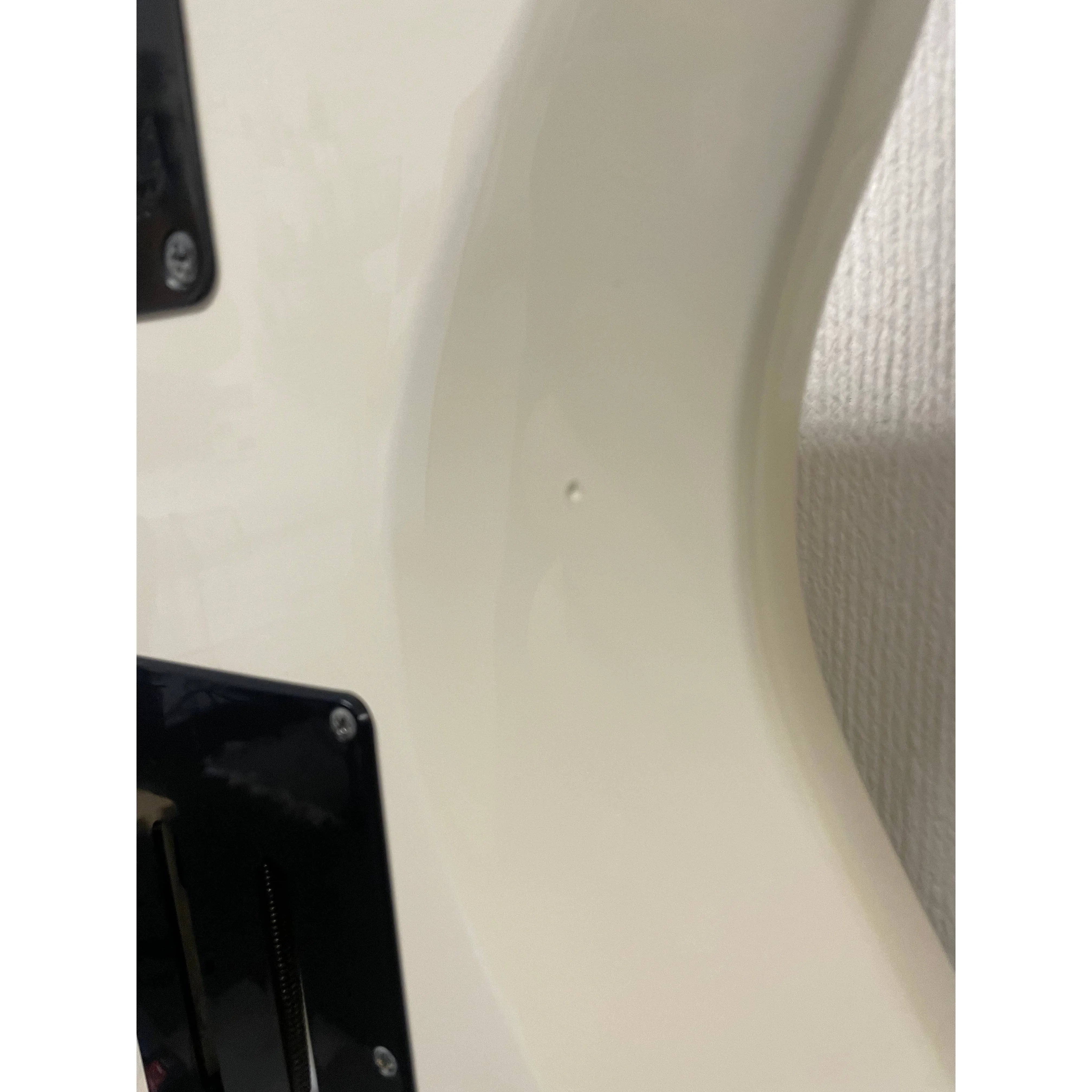 Yamaha RGZ 211M Electric Guitar with Damaged Lock-in Tremelo System Pre-Owned