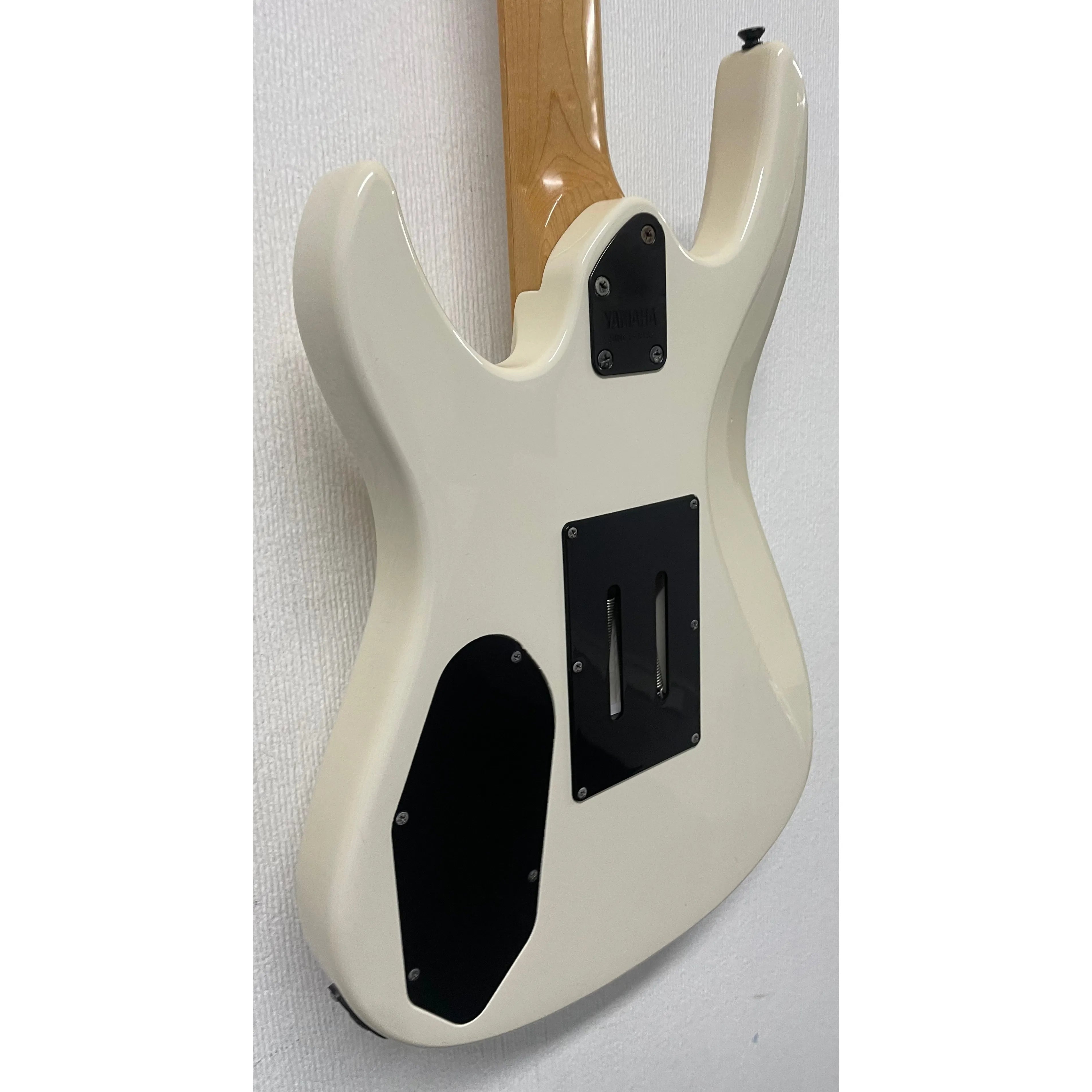 Yamaha RGZ 211M Electric Guitar with Damaged Lock-in Tremelo System Pre-Owned