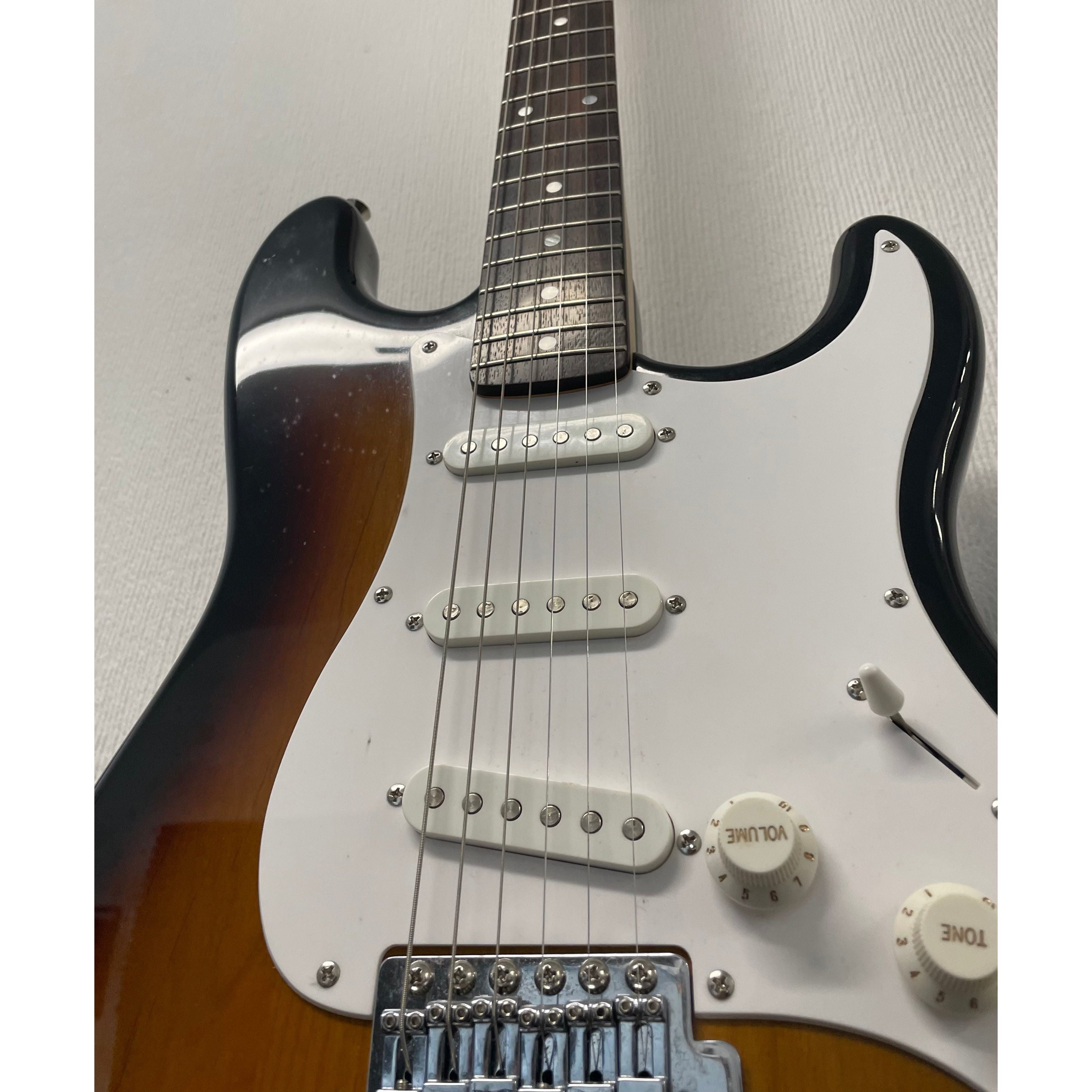 Squier Affinity Stratocaster Electric Guitar in 3 Tone Sunburst with Original Gigbag Pre-Owned