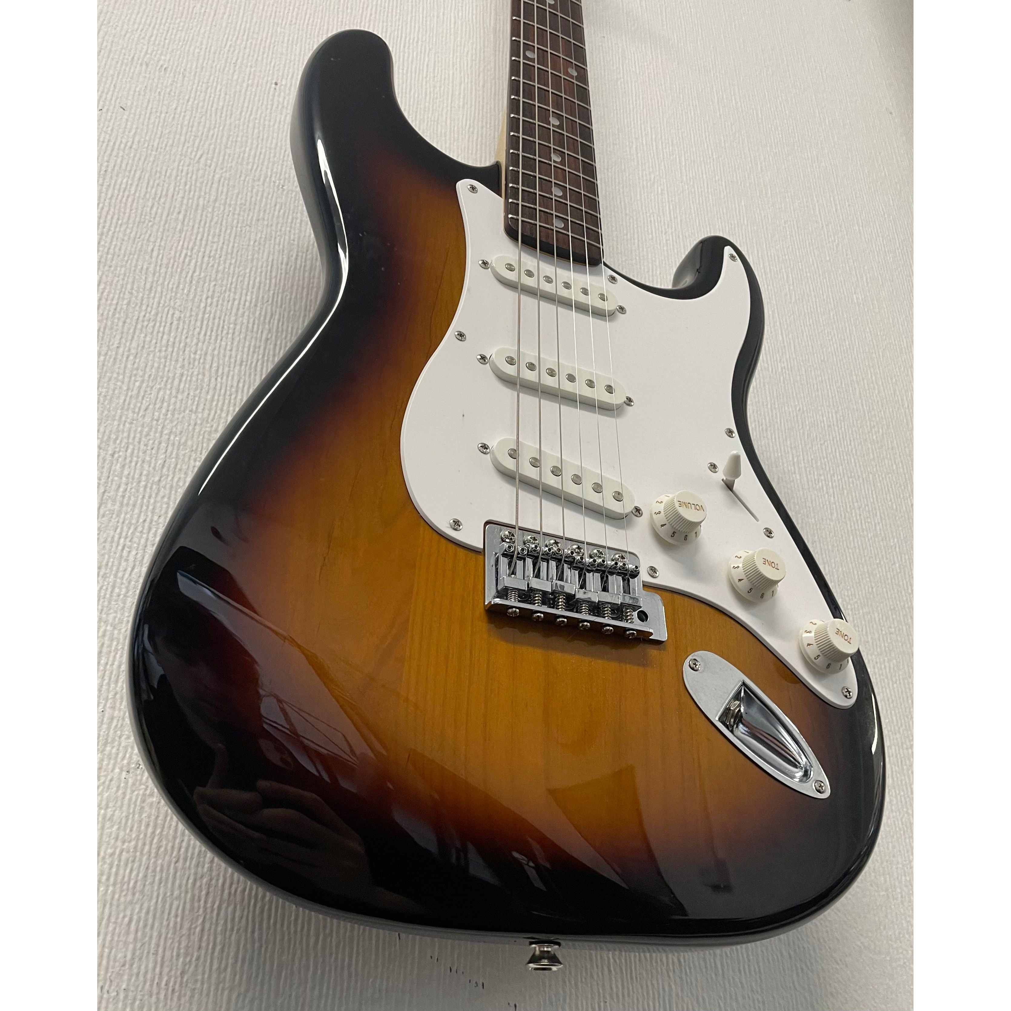 Squier Affinity Stratocaster Electric Guitar in 3 Tone Sunburst with Original Gigbag Pre-Owned