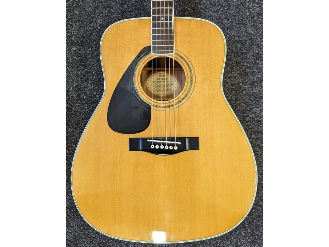 Yamaha FG-420LA Left Handed Acoustic Guitar with Gator Hardcase Pre-Owned