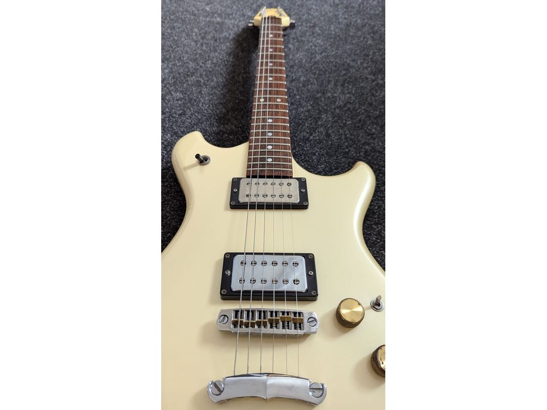 Westone Thunder II Electric Guitar in Pearl White with Hardcase