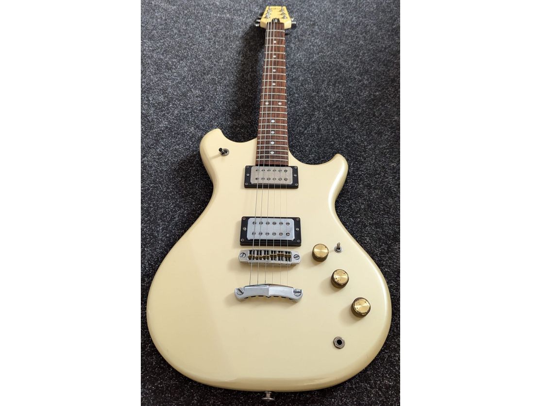 Westone Thunder II Electric Guitar in Pearl White with Hardcase