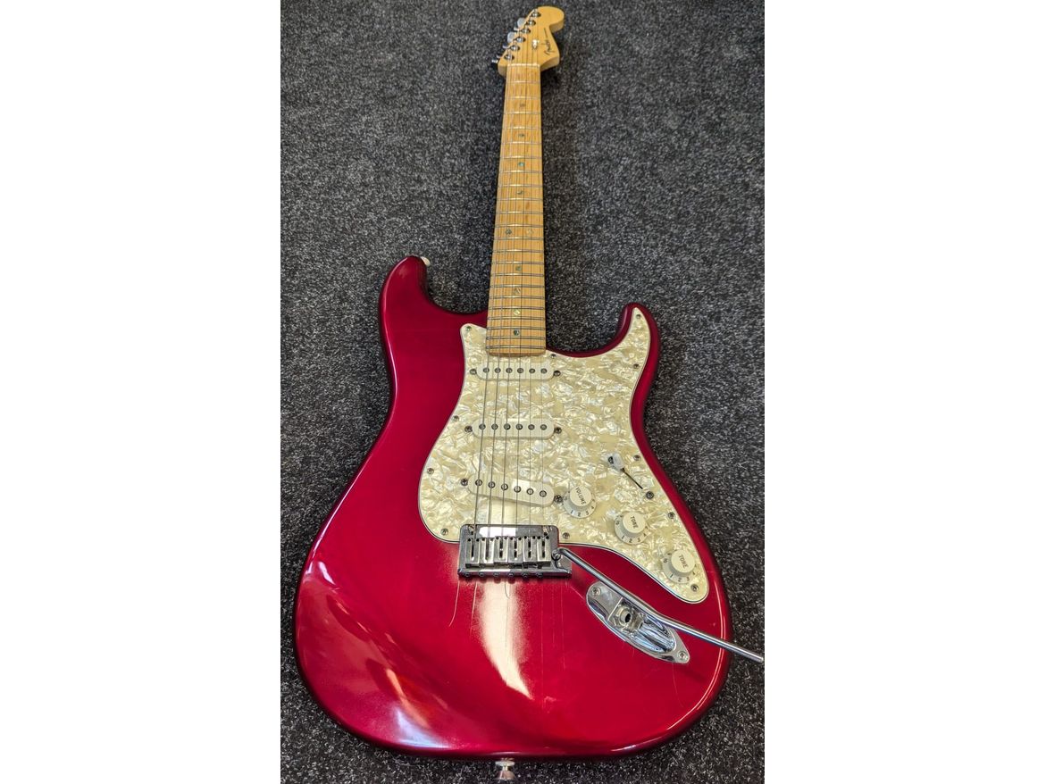 Fender American Deluxe Stratocaster 2002 in Chrome Red Pre-Owned