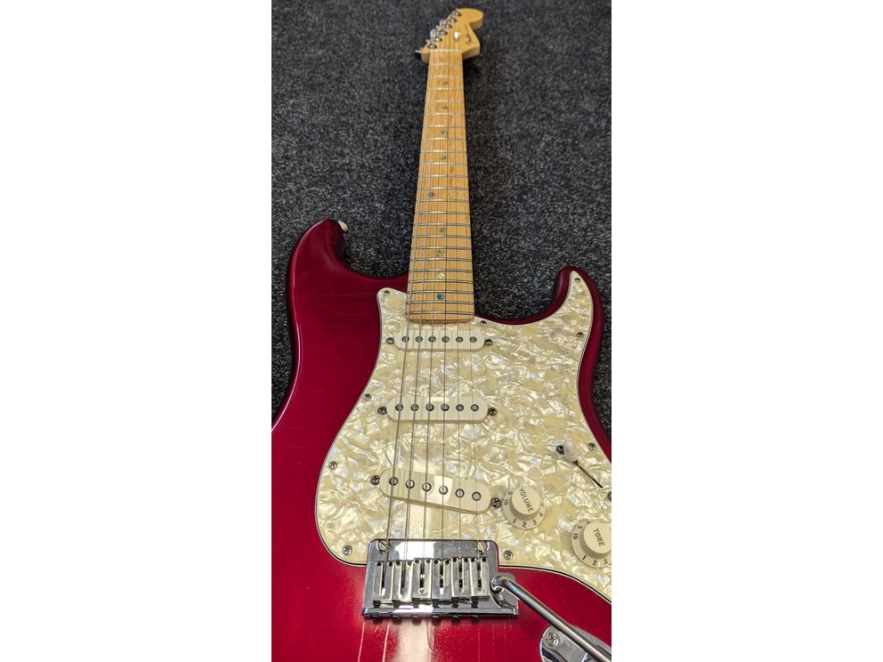 Fender American Deluxe Stratocaster 2002 in Chrome Red Pre-Owned