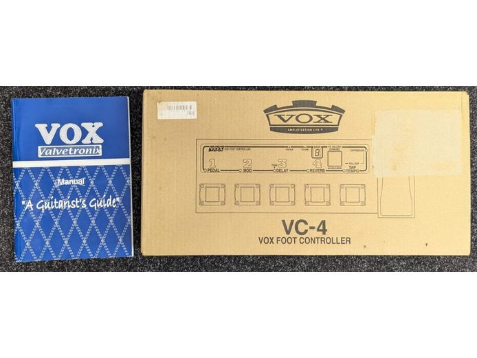 Vox AD120 Valvetronix Electric Guitar Amplifier with VC-4 Foot Controller and Amp Cover Pre-Owned