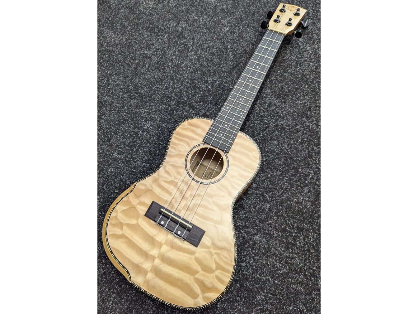 ISUZI QM-C Quilted Maple Concert Ukulele and Gigbag Pre-Owned