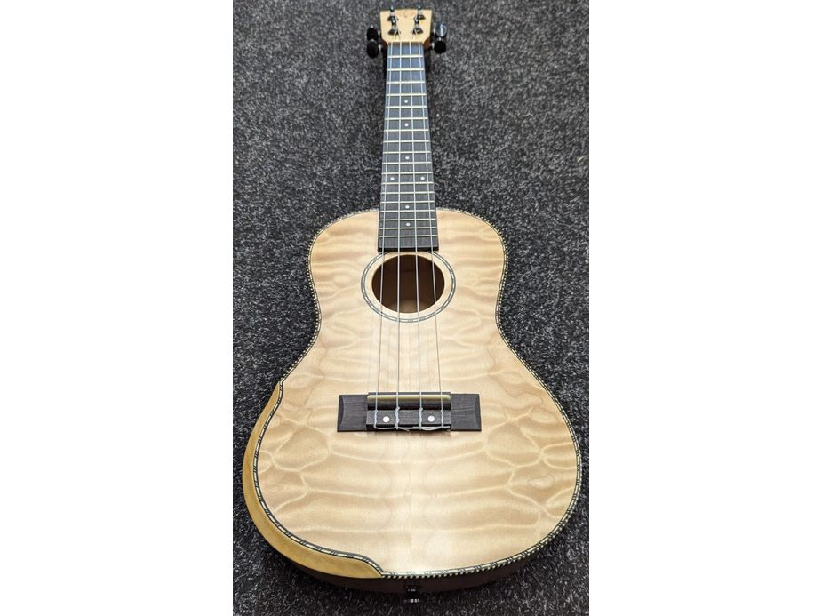 ISUZI QM-C Quilted Maple Concert Ukulele and Gigbag Pre-Owned