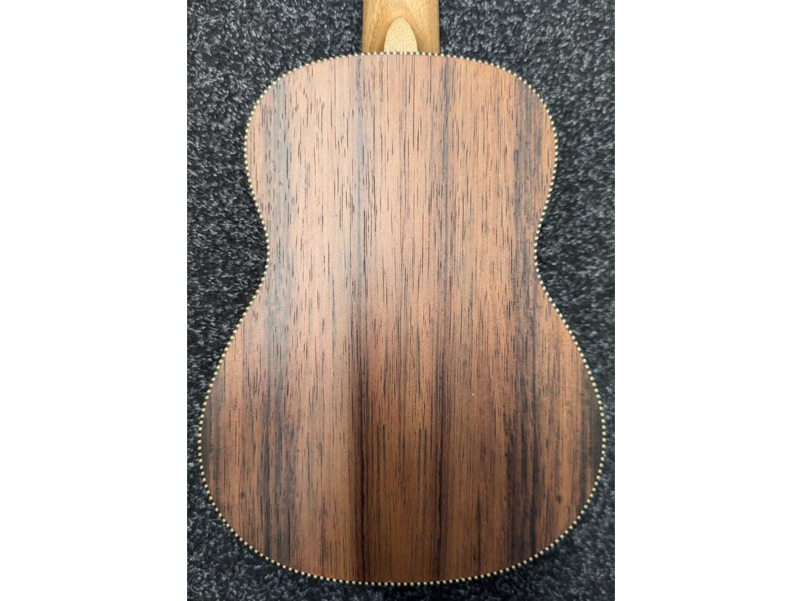 Snail Soprano Ukulele Ebony UKS-E220EQ