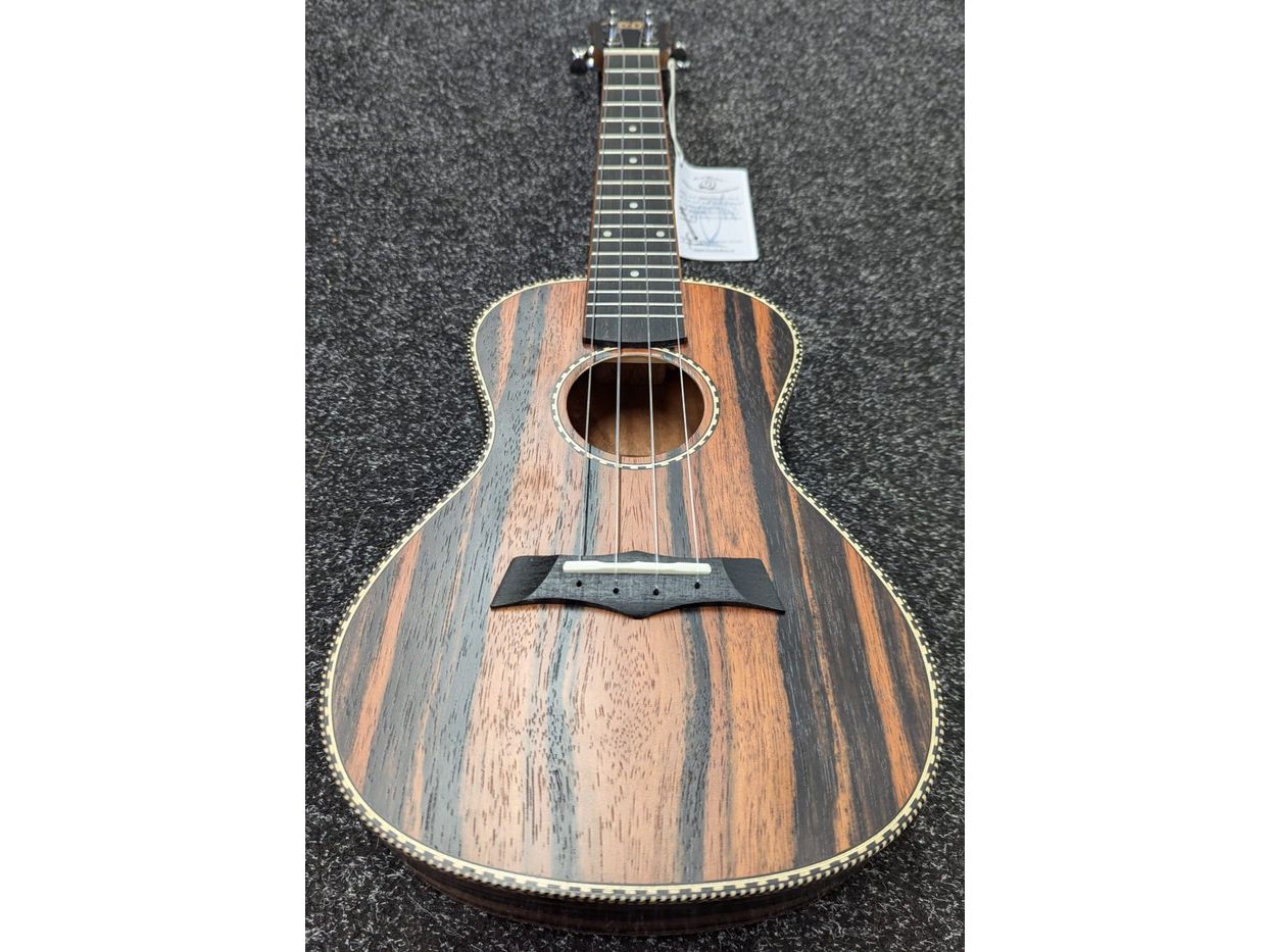 Snail Concert Ukulele Ebony UKC-E498