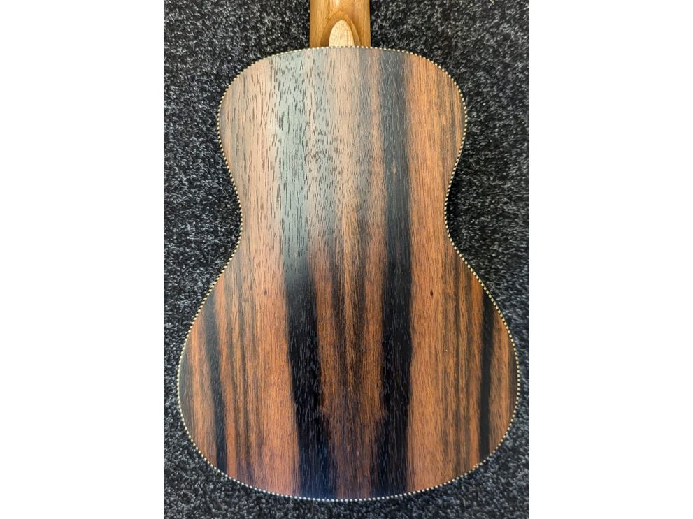 Snail Concert Ukulele Ebony UKC-E498