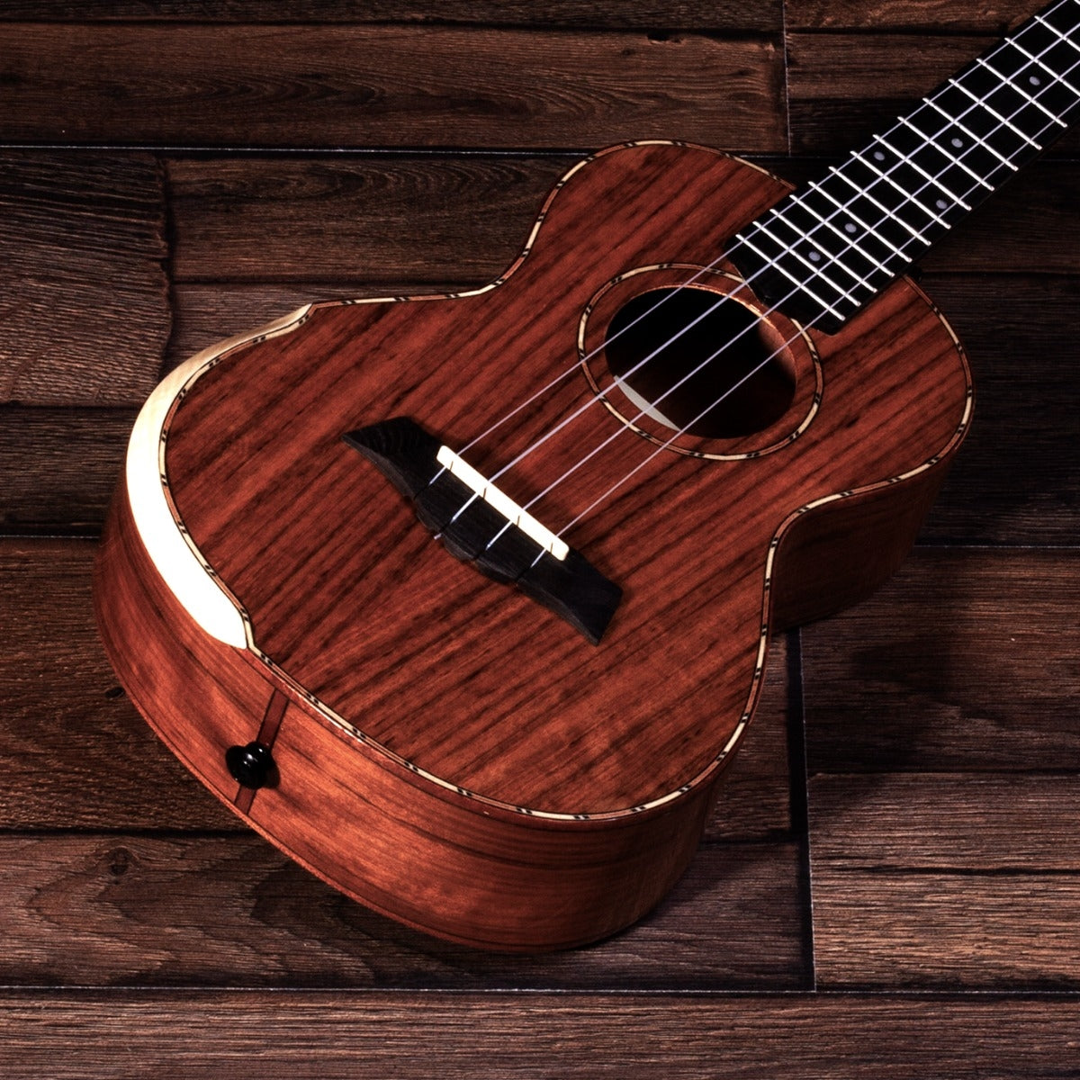 Barnes & Mullins Tenor Ukulele in Walnut