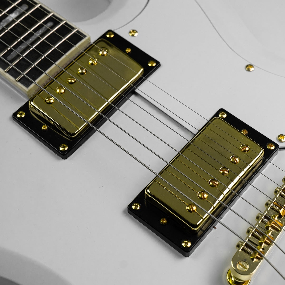 Gould Steelport Electric Guitar in White
